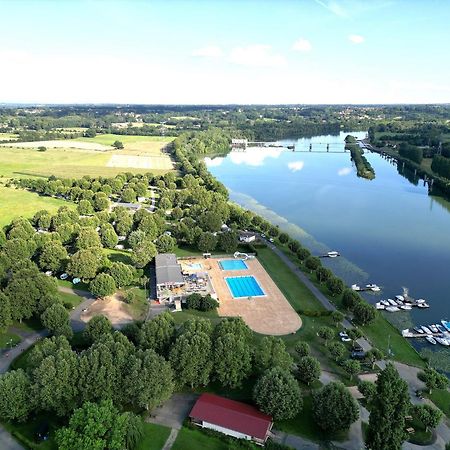 Camping De Thoissey *** Extérieur photo