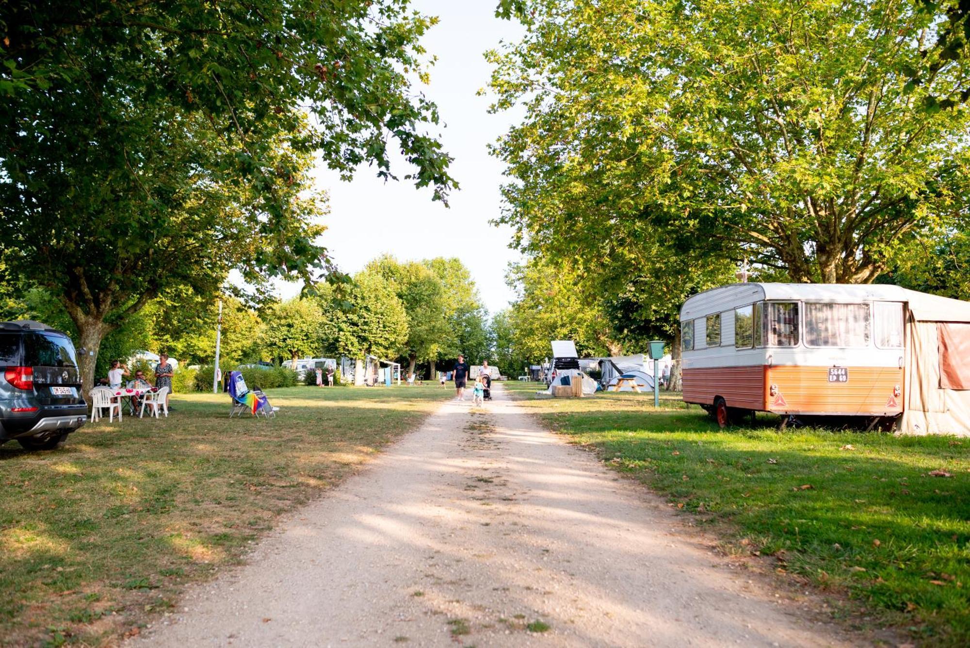 Camping De Thoissey *** Extérieur photo