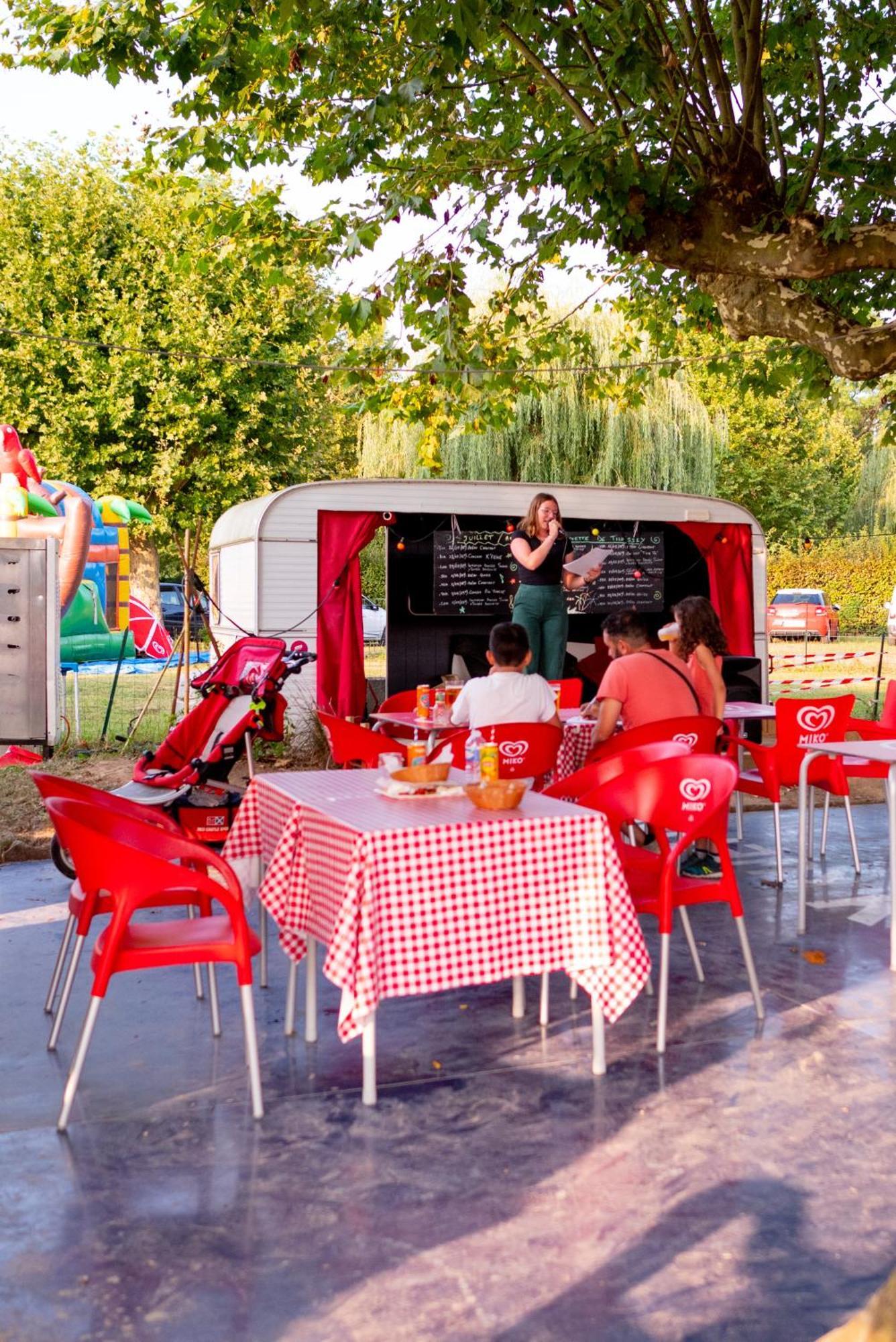 Camping De Thoissey *** Extérieur photo